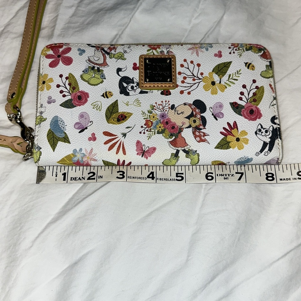 Dooney & Bourke Disney Parks Flower & Garden 25th Anniversary Wallet 2018 - Picture 3 of 17